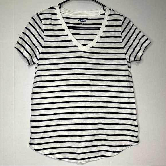 Striped women’s Old Navy v-neck tee-shirt - Picture 1 of 8